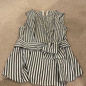 Sleeveless striped small top belted